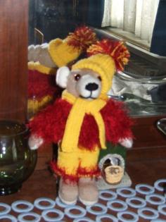 Süßer TEDDYBÄR mit Kleidung HANDARBEIT NEU