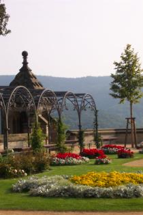 Übernehme Grünanlagenpflege Gartenarbeiten Friedhofspflege