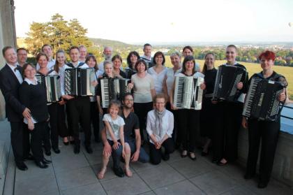 Orchester Akkamerata lädt ein. Leitung Duo Akkordeon Virtuosi Dresden