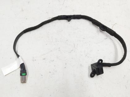 Tesla Modell 3 Handschuhfach USB-Kabel 1083340-00-J