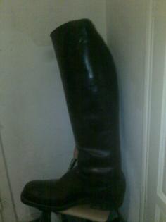 Großer Lederstiefel