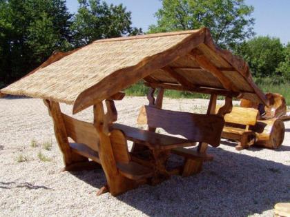 Rustikale Holzmöbel Garnituren für Garten Terrasse