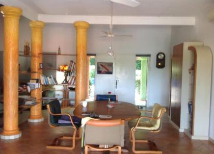 Haus mit zwei weiteren Häusern und Pool in Piribebuy / Paraguay