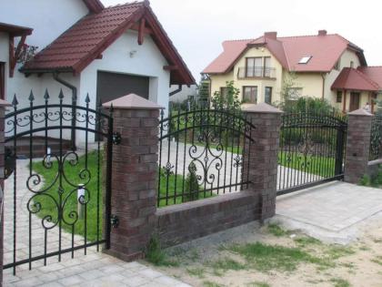 Metallzäune Tore Geländer Zaun aus Polen Doppelstabmatte