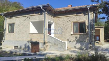 Renovated house with a large yard ONLY 20km from the sea Dobrich
