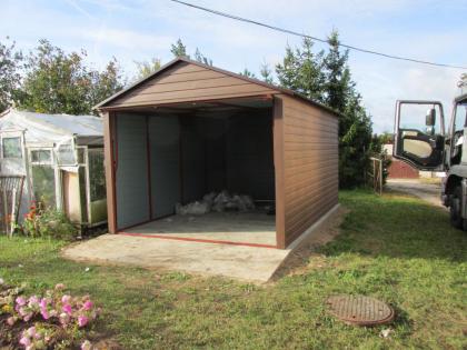 Blechgarage 3x5 in Holzoptik mit Satteldach mit Schwingtor
