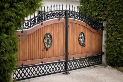 Schmuckzäune Schmiedetor Schmiedeeisen Hoftor Gartentor STROKA Herstellung