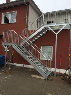 Stahltreppen Außentreppen Metalltreppen aus Polen Gelander Zaune
