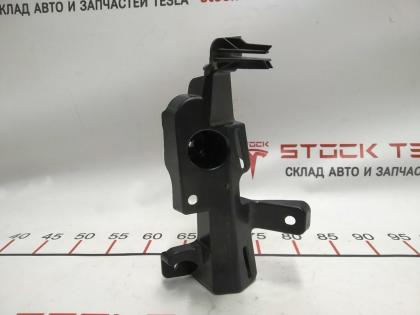 Teppichhalterung 1. Reihe rechts Tesla Modell 3 1101145-00-G