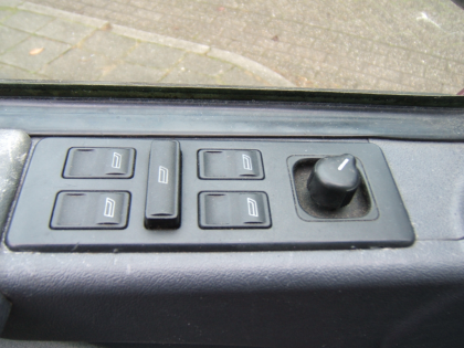 Spiegeleinstellschalter für VITO - Bus im Türpanel mit elektr. Fensterheber