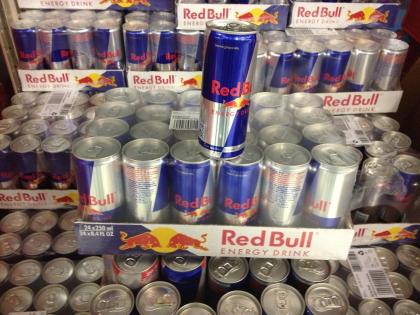 Red Bull Energie 250ml trinken