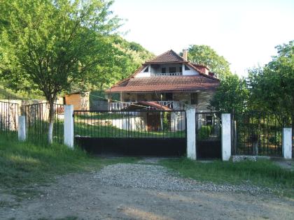Firmen geeignetes Zweifamilienhaus zu vermieten in Siebenbürgen Rumänien.