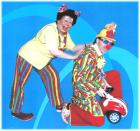 Sommerfeste-clown-zauberer-kindergeburtstag-schminken luftballonmodellage mäus