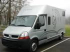 Lkw-transport von zwei pferden renault dci